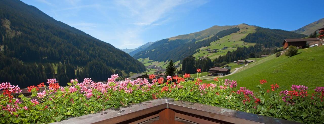 Apartments Schoene Aussicht Тукс Екстер'єр фото
