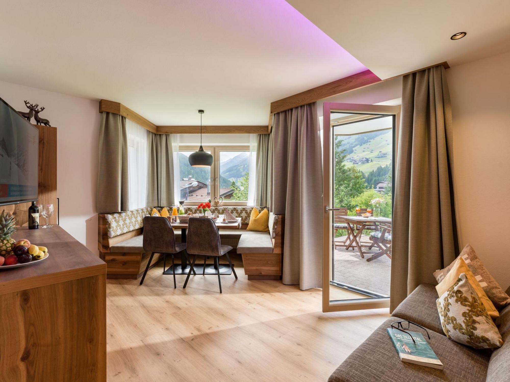 Apartments Schoene Aussicht Тукс Екстер'єр фото