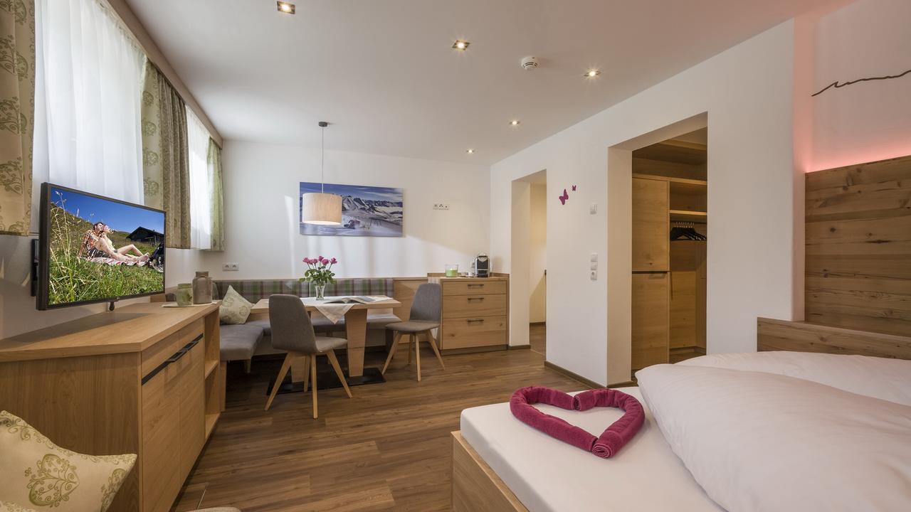 Apartments Schoene Aussicht Тукс Екстер'єр фото