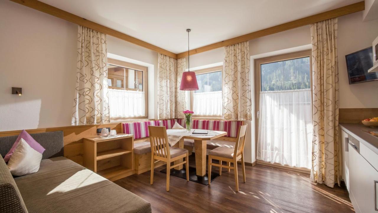 Apartments Schoene Aussicht Тукс Екстер'єр фото